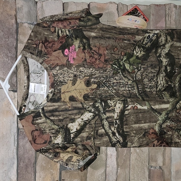 Mossy Oak size large short sleeve camouflage tee shirt New with tags - Picture 1 of 8